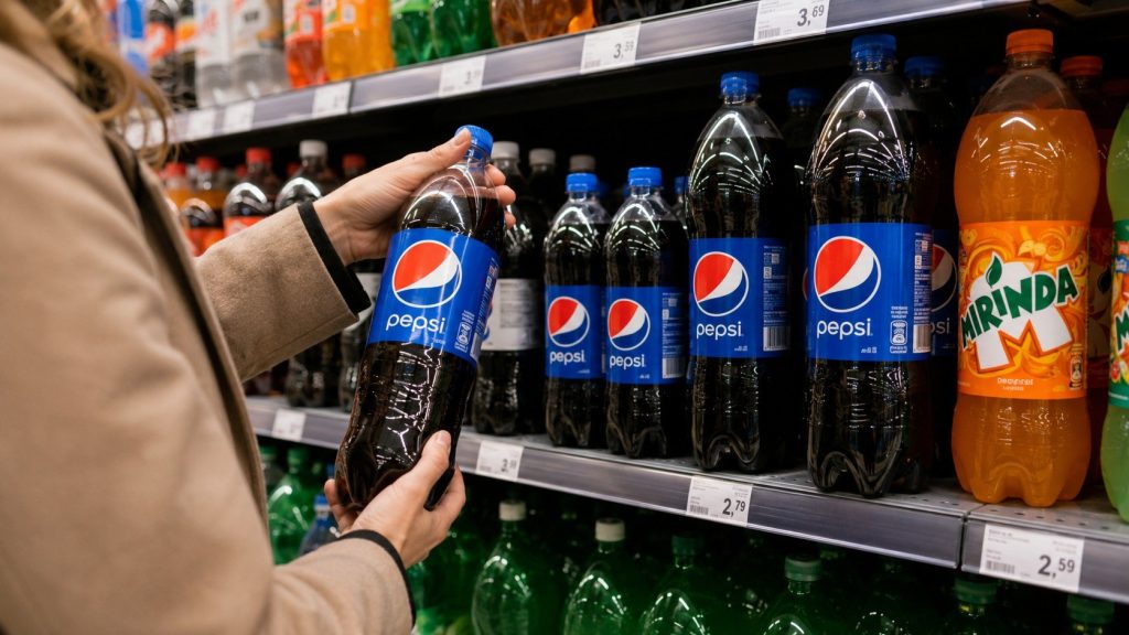 Ile kosztuje Pepsi w 2026 roku? Ceny butelek 850 ml, 1,5 l i 2 l oraz Mirindy