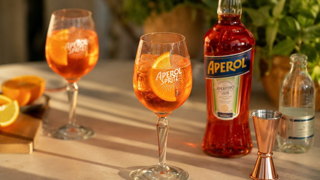 Aperol — cena 2026 i rachunek domowego spritza, kieliszek po kieliszku