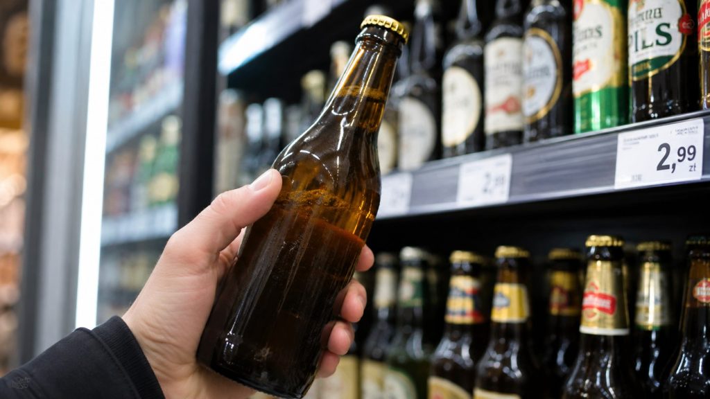 Tanie piwo — ranking 2026: co realnie kupisz do 3 złotych i czego unikać