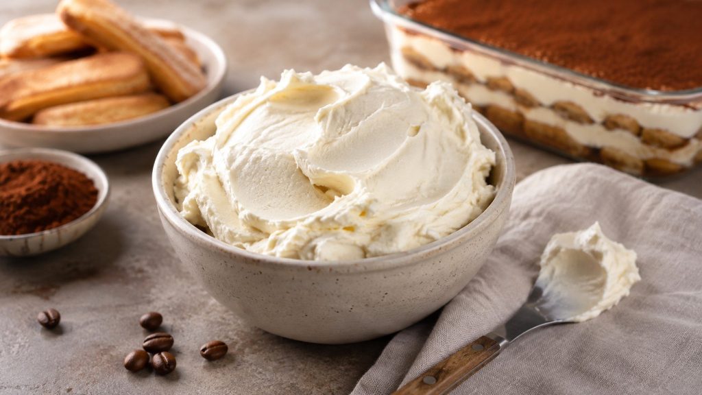 Mascarpone — cena 2026: ile kosztuje serce tiramisu i czym je zastąpić